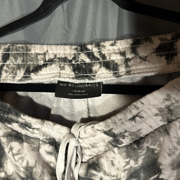 Sweatpants - Picture 3 of 4